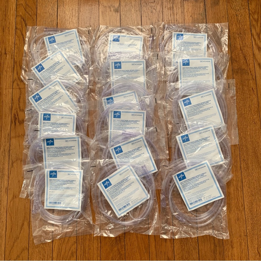 Medline Adult Nasal Oxygen Cannula With 4’ Crush Resistant Tubing 1.2m - Qty. 17
